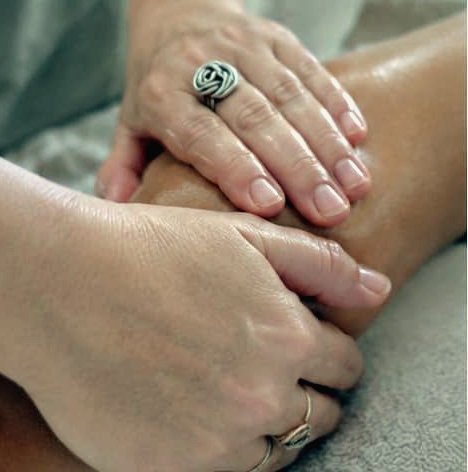 Massage relaxant des jambes